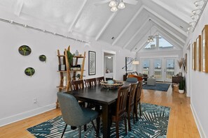 Dining - Callahan's Castle | 5BR Beach House w/ Heated Pool (North Myrtle Beach)