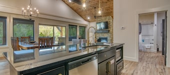 Lakefront Cabin w/ Hot Tub, Lake Acc, & Cmty Pool!