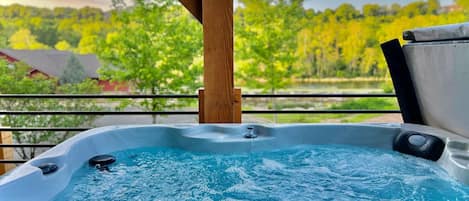 Outdoor spa tub