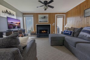 Smart TV, fireplace
