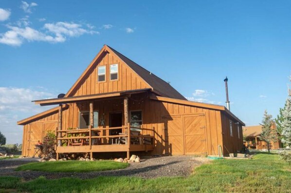 Exterior - Rustic Chic Barn Cabin Retreat in the Heart of Nature, Rustic Chic Barn Cabin Retreat (Garfield County)