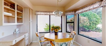 Radiant desert stay with pool and tennis access - mountain views, dogs ok