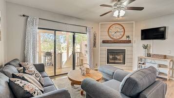 Télévision, cheminée