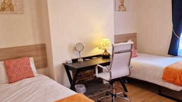 3 bedrooms, desk, iron/ironing board, free WiFi