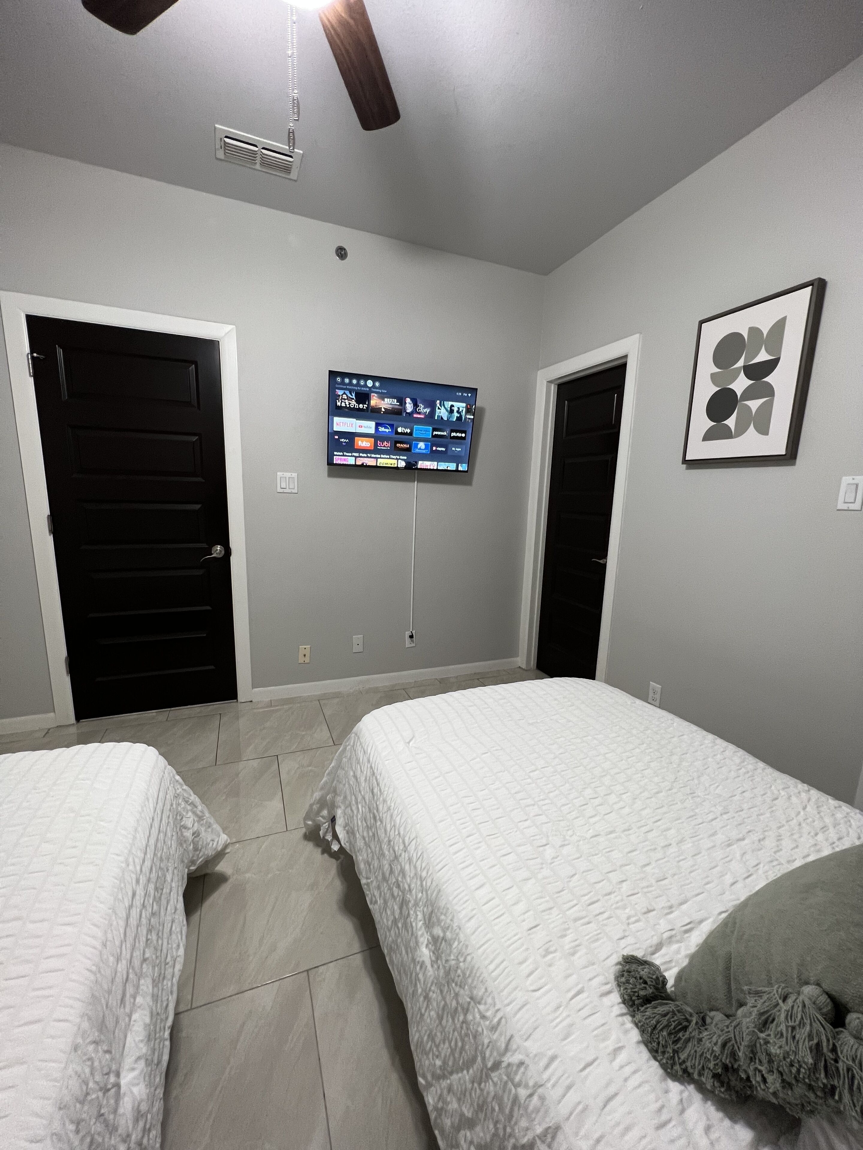 2 chambres, fer et planche à repasser, Wi-Fi, draps fournis