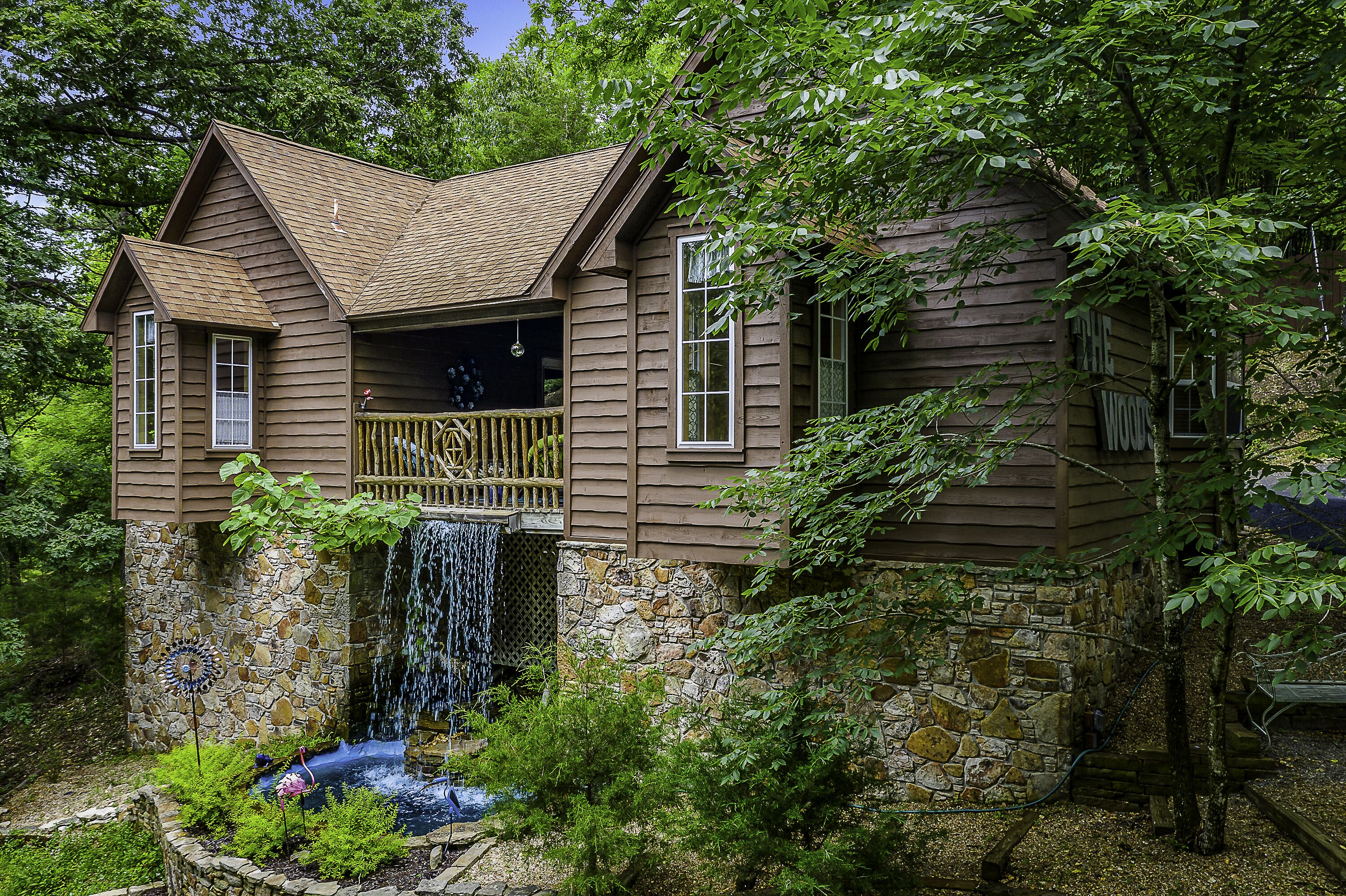 Willow@The Woods Cabins -Charming cabin 5 minute walk to downtown Eureka Springs