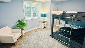 4 bedrooms, WiFi (free), bed sheets