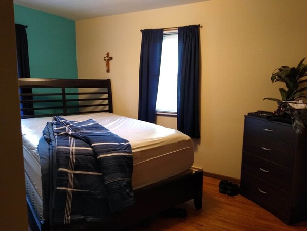 2 عدّة غرف نوم وملاءات أسرّة