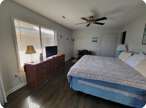 2 bedrooms, desk, free WiFi, bed sheets