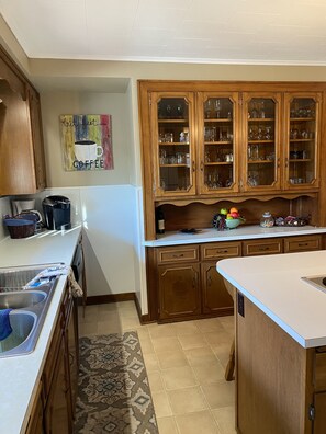 ثلاجة، ميكروويف، فرن، موقد طهي مسطح