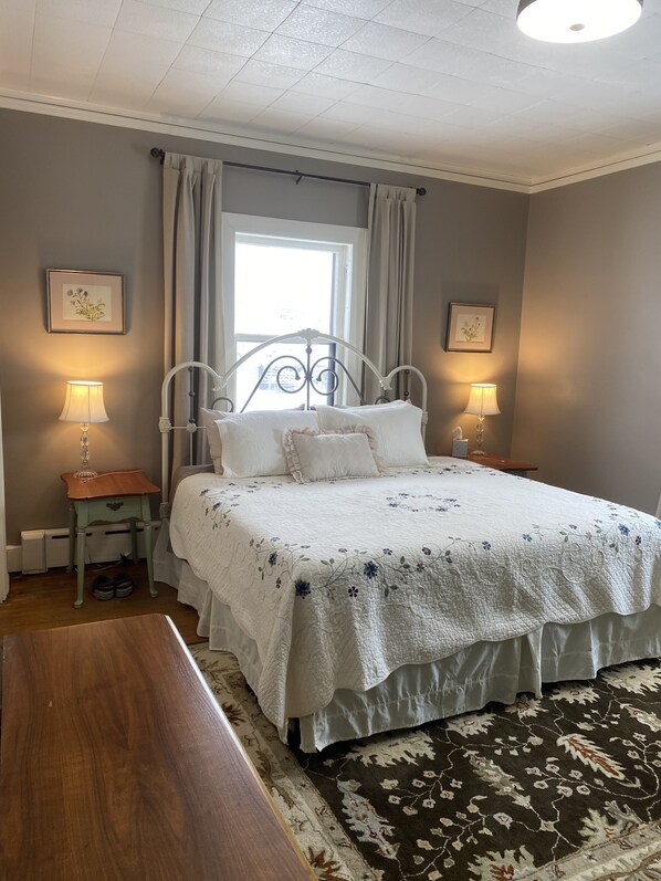 7 عدّة غرف نوم ومكواة/لوح كي وسرير سفر وواي فاي