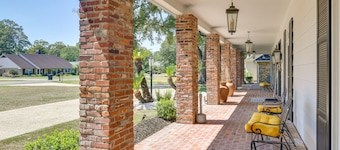 Stunning Baton Rouge Home w/ Pool: Near LSU!
