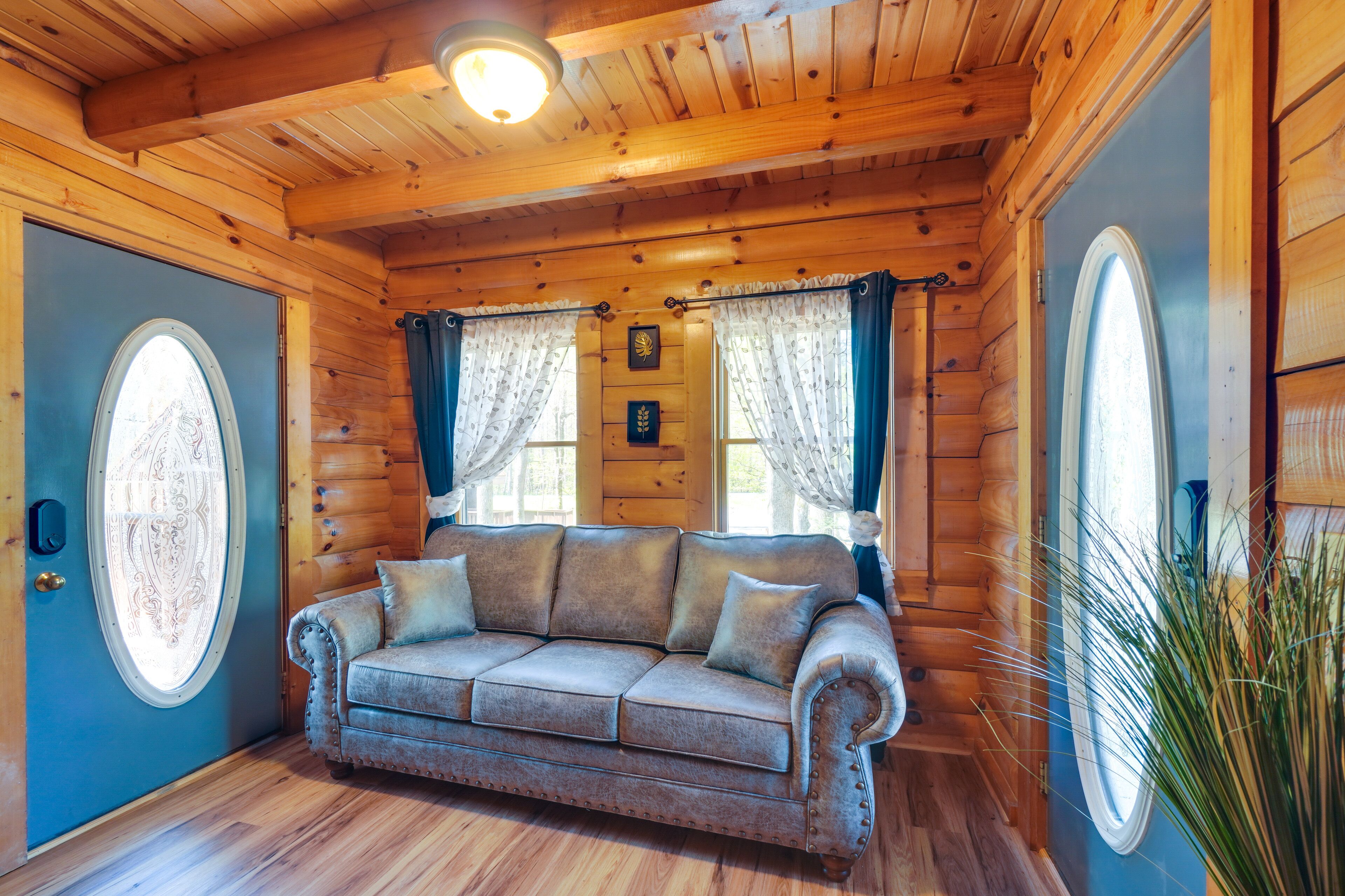 Lovely Gatlinburg Cabin w/ Private Hot Tub!