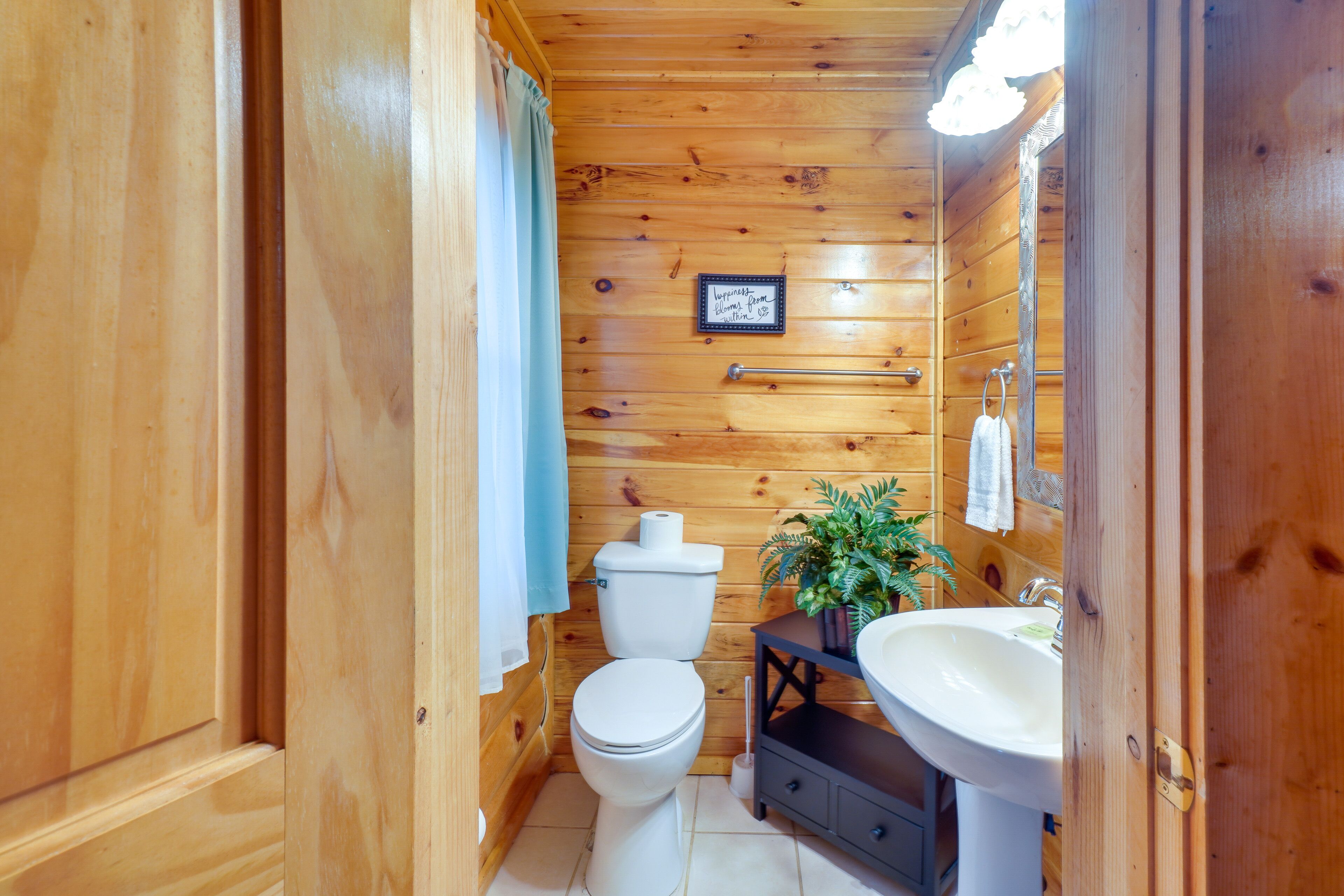 Lovely Gatlinburg Cabin w/ Private Hot Tub!