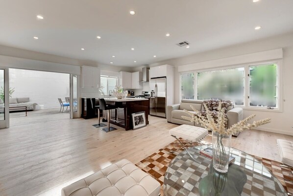 TV - ULTRA LUX PAD WALK 2 RODEO DR. ASK ABOUT OUR PROMOS. OVER 100 5 STAR REVIEWS!! (BEVERLY HILLS)