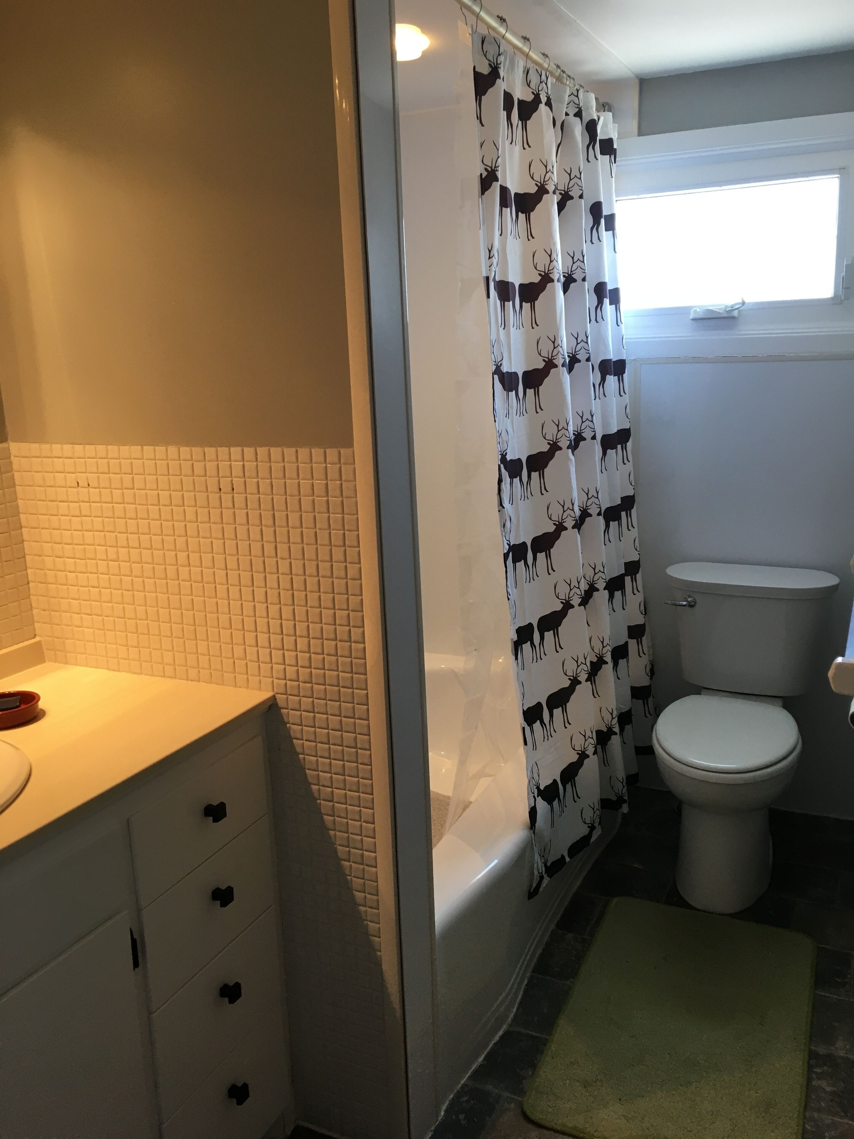 Brilliant Birdwatching, heated pool, gardens, beach, trails, wineries.