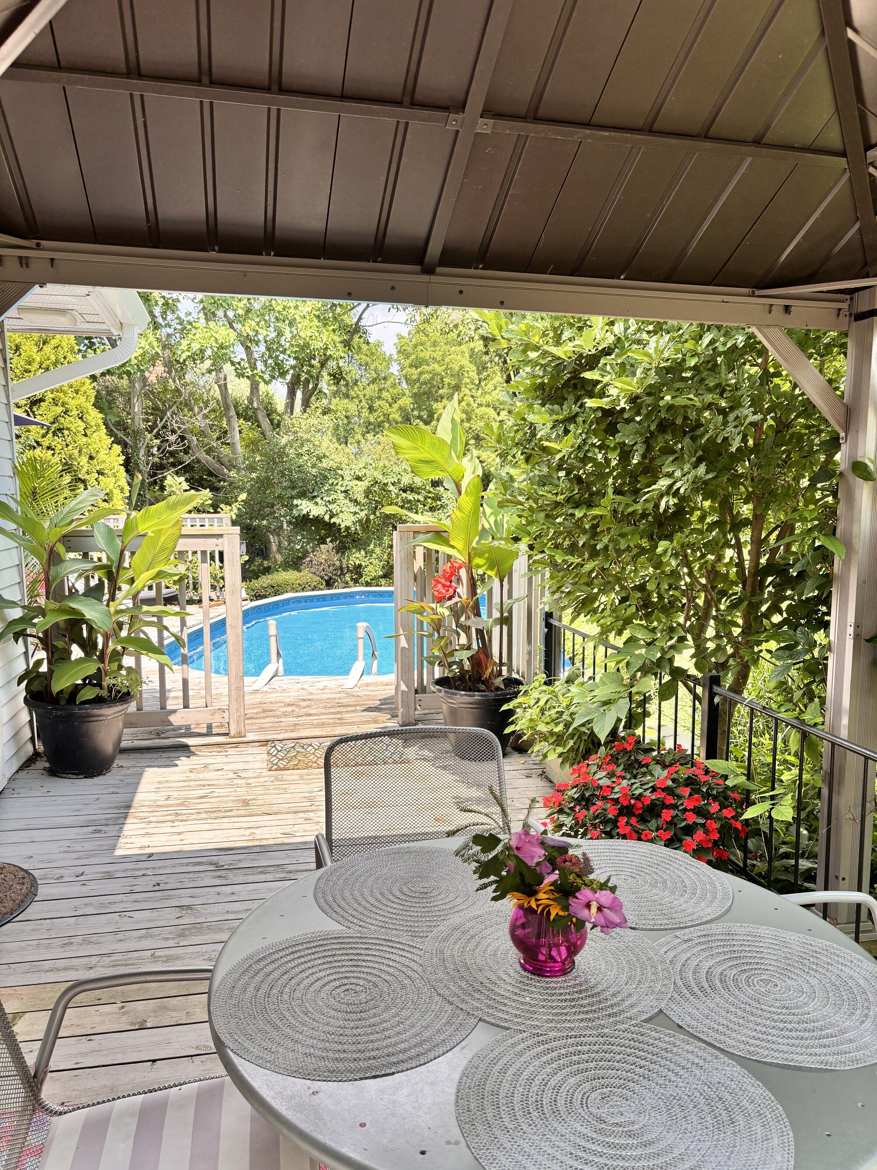 Outdoor dining