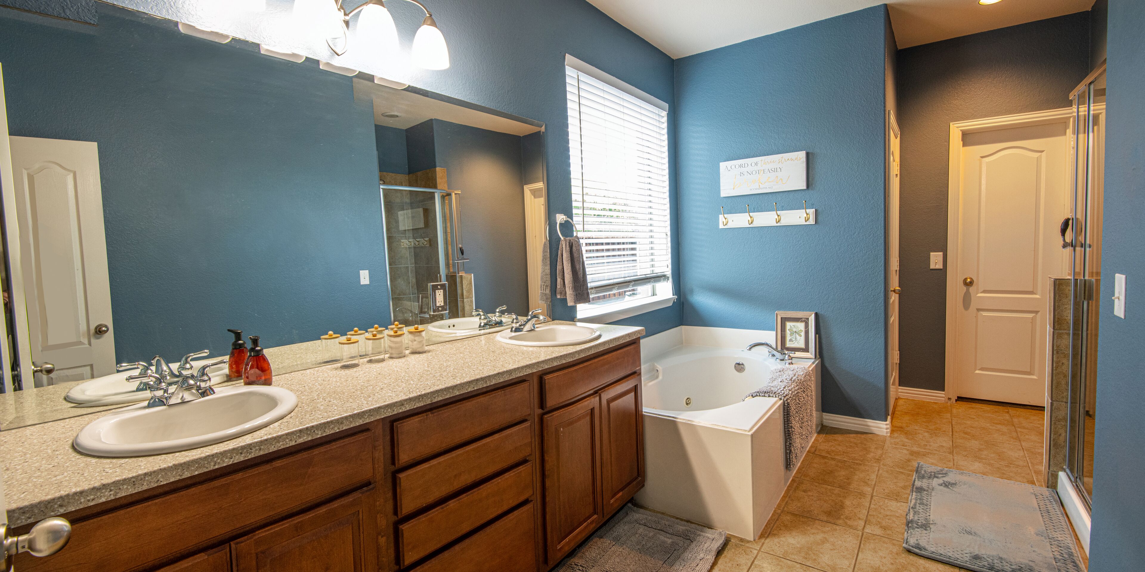 LARGE, FAMILY FRIENDLY HOME, POOL OASIS, CLOSE TO PGA/STAR/TOYOTA STADIUM 

