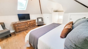 3 bedrooms, iron/ironing board, travel cot, WiFi
