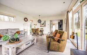 TV - 2 bedroom lovely home in Zorgvlied (Zorgvlied)