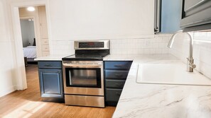 Fridge, microwave, oven, stovetop - Cozy and Spacious Home in Ogden (Ogden)