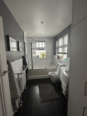 Shower, jetted tub, hair dryer, towels