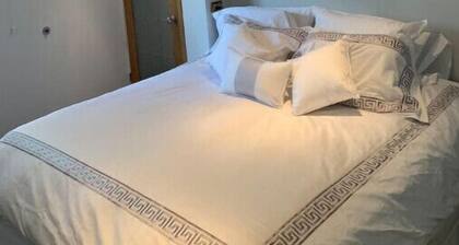 Spacious Guest Suite! Close to Airport! Quiet Area