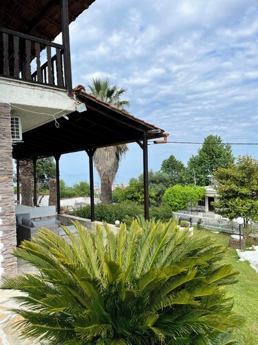 Sea view traditional cottage