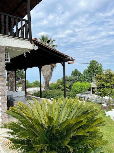 Sea view traditional cottage