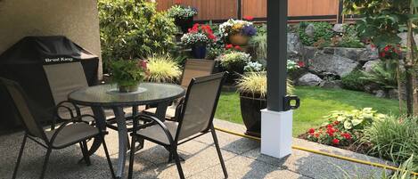 屋外ダイニングエリア