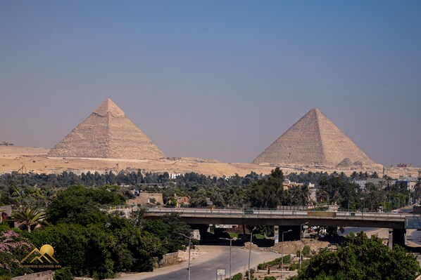 A view of the pyramids with a bridge in the foreground. - Pyramids Sunrise Inn (Giza)