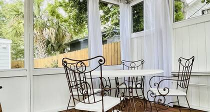 Historic Parkside Cottage in Savannah