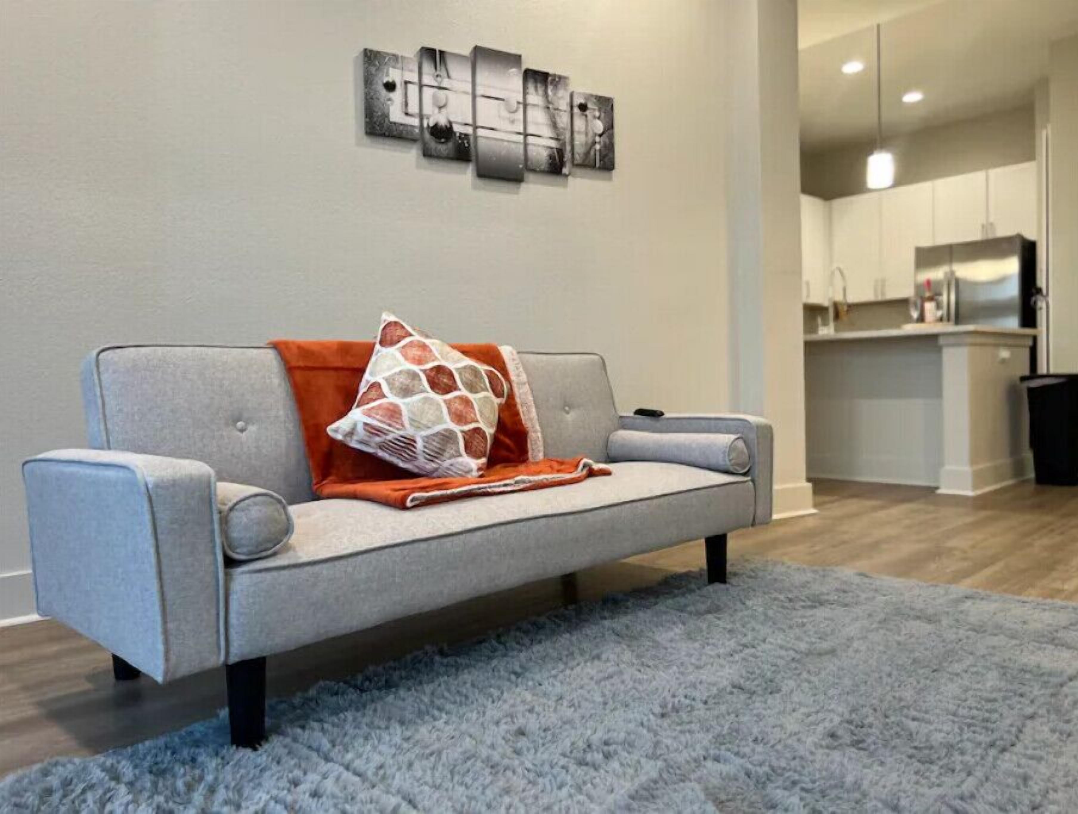 Luxury Downtown Dallas Condo with pool & gym! 2Qbd