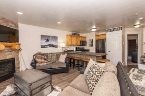 Smart TV, fireplace