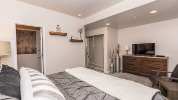 3 slaapkamers, een strijkplank/strijkijzer, internet, beddengoed