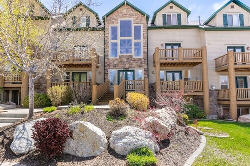 Adventure Awaits at Mountain Hollow Retreat in Eden!