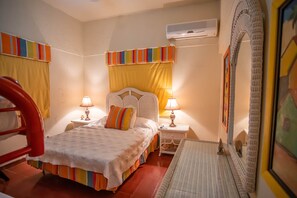 5 bedrooms, free WiFi, bed sheets