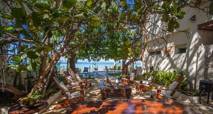Wonderful & Quiet Beachfront Home @Palmar de Ocoa