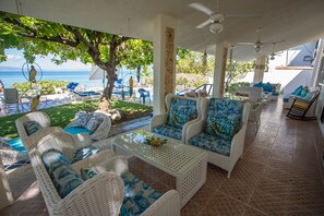 Terrace/patio - Wonderful & Quiet Beachfront Home @Palmar de Ocoa (Hatillo)