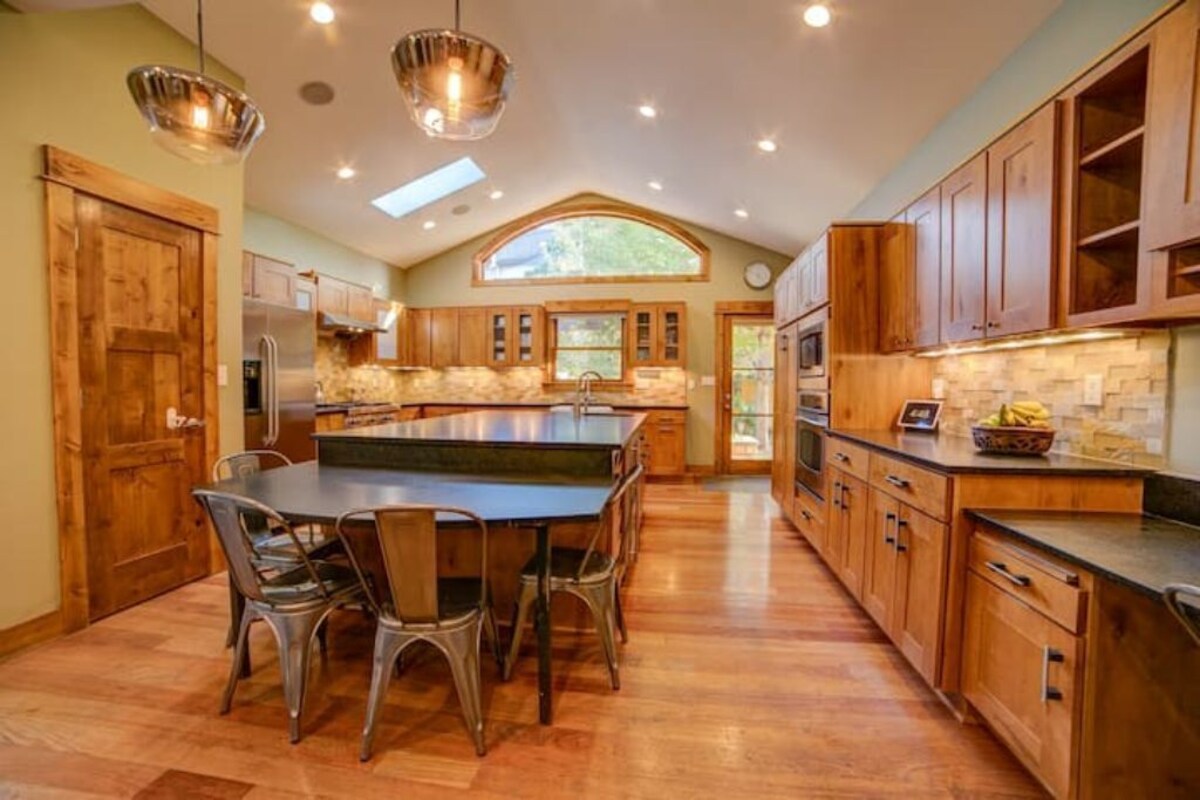 DU/Wash Park Dream Home!--6 Bed/5 bath + Gym & Office