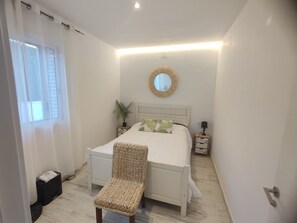 4 bedrooms, bed sheets