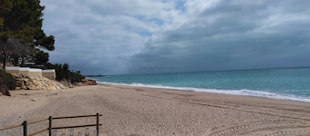 Tropical villa with Spa, private pool and beach at 3 minutes walking distance.