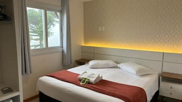 Quartos à prova de som, Wi-Fi de cortesia, roupa de cama