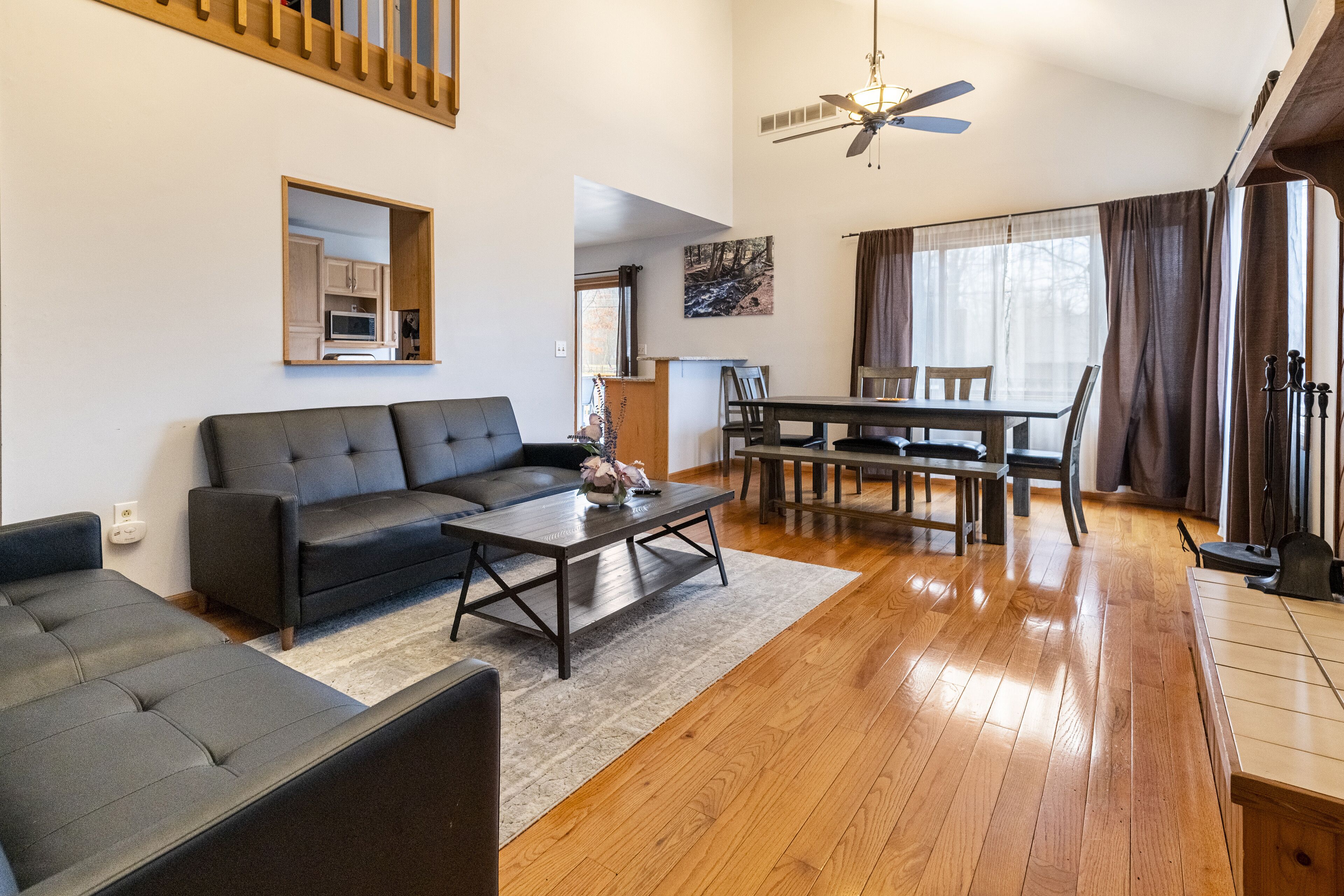 Spacious 3 Bedroom | Loft | AirHockey | Foosball | Arcades