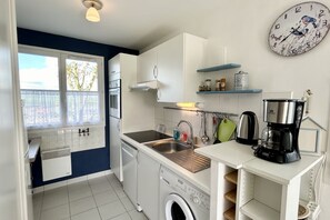 Fridge, microwave, oven, stovetop - La Bignone - Charmante Maison Pour 6 Personnes à Le Crotoy (Le Crotoy)