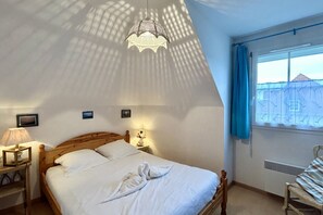 2 bedrooms, iron/ironing board, travel cot, bed sheets
