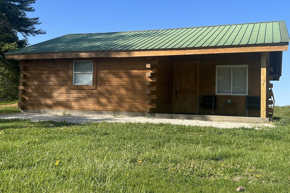 Yellow Banks Log Cabin with Lake Views