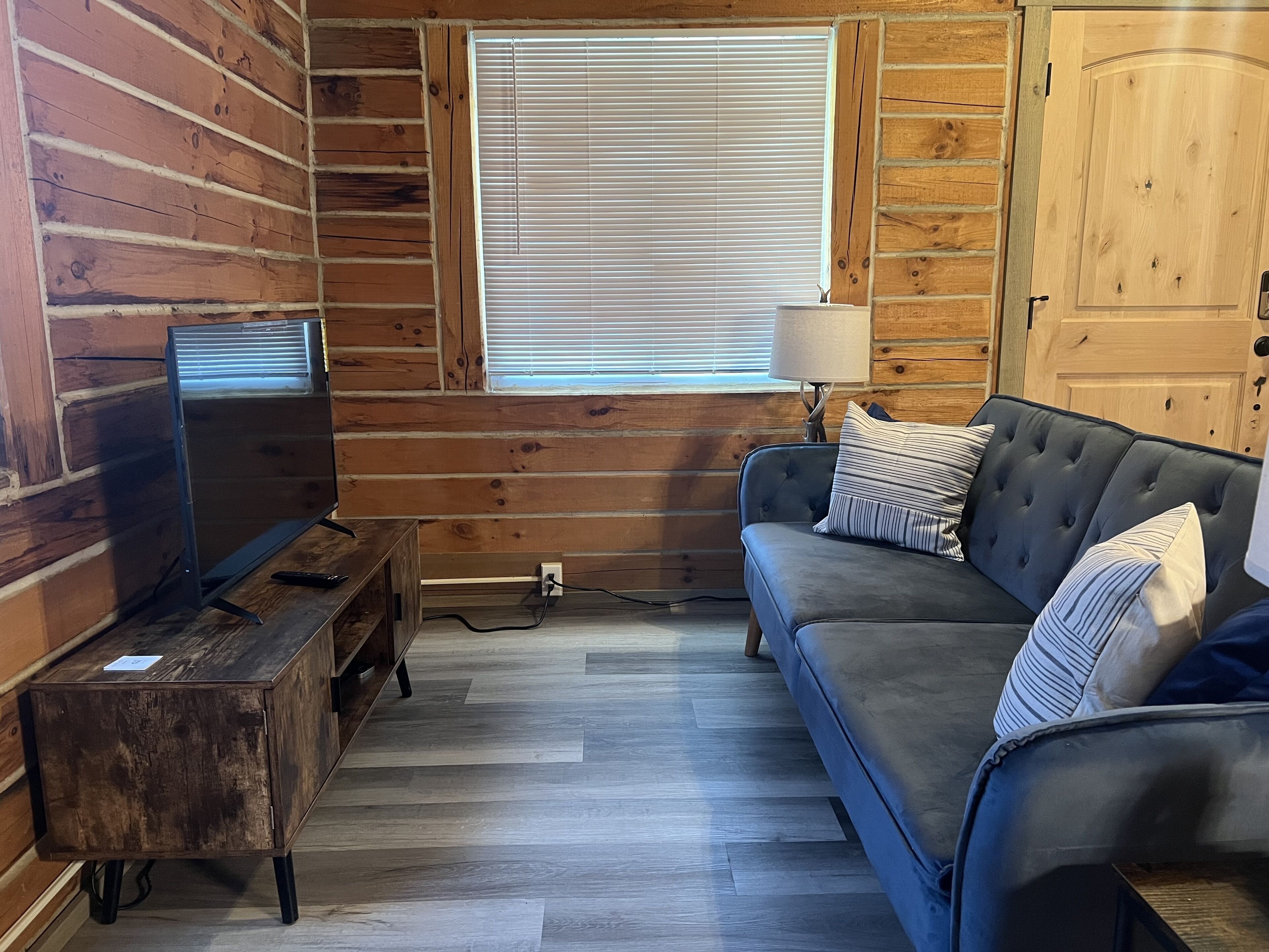 Yellow Banks Log Cabin with Lake Views