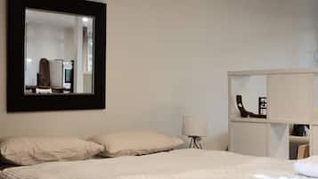 1 bedroom, desk, free WiFi, bed sheets