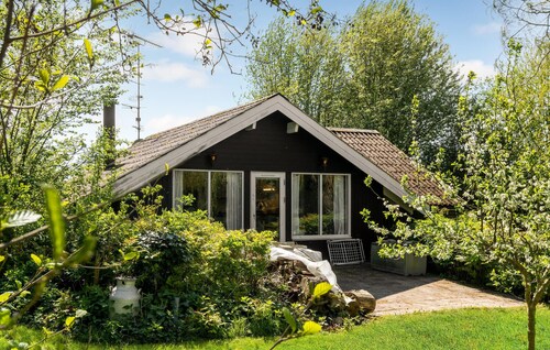2 bedroom amazing home in Bogø By